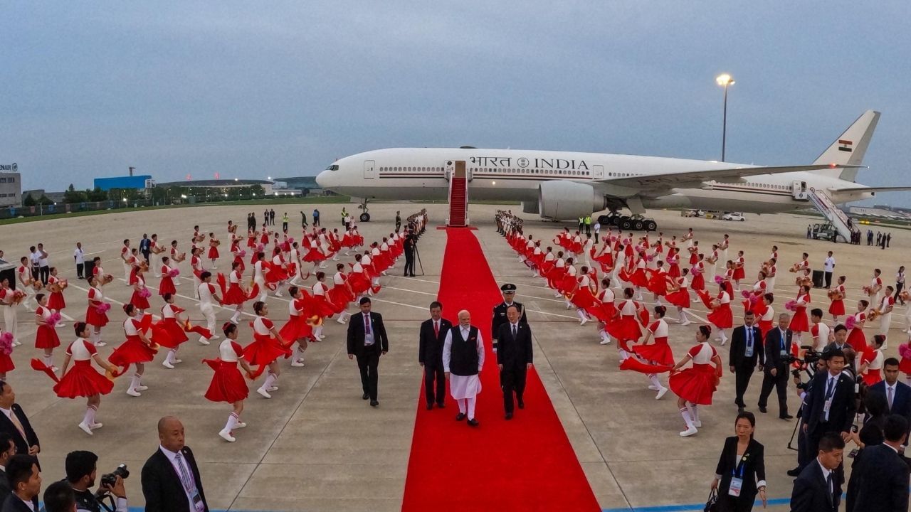 Modi China Visit: ಟ್ರಂಪ್ ಸೊಕ್ಕು ಮುರಿಯಲು ಚೀನಾದಲ್ಲಿ ವೇದಿಕೆ ಸಿದ್ಧ, ತಿಯಾಂಜಿನ್ಗೆ ಬಂದಿಳಿದ ಪ್ರಧಾನಿ ಮೋದಿ Modi China Visit: ಟ್ರಂಪ್ ಸೊಕ್ಕು ಮುರಿಯಲು ಚೀನಾದಲ್ಲಿ ವೇದಿಕೆ ಸಿದ್ಧ, ತಿಯಾಂಜಿನ್ಗೆ ಬಂದಿಳಿದ ಪ್ರಧಾನಿ ಮೋದಿ