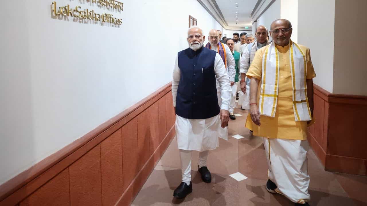 ನಮ್ಮದು 40 ವರ್ಷದ ಸ್ನೇಹ, ಆಗ ನಮ್ಮ ಕೂದಲು ಕಪ್ಪಗಿತ್ತು; ರಾಧಾಕೃಷ್ಣನ್ ಜೊತೆಗಿನ ಸಂಬಂಧದ ಮೆಲುಕು ಹಾಕಿದ ಮೋದಿ