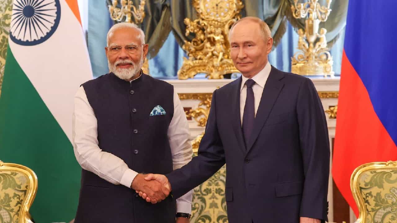 ಪ್ರಧಾನಿ ಮೋದಿ- ರಷ್ಯಾದ ಪುಟಿನ್ ಫೋನ್ ಮಾತುಕತೆ; ಕಾರ್ಯತಂತ್ರದ ಪಾಲುದಾರಿಕೆ ಗಟ್ಟಿಗೊಳಿಸಲು ಪ್ರತಿಜ್ಞೆ ಪ್ರಧಾನಿ ಮೋದಿ- ರಷ್ಯಾದ ಪುಟಿನ್ ಫೋನ್ ಮಾತುಕತೆ; ಕಾರ್ಯತಂತ್ರದ ಪಾಲುದಾರಿಕೆ ಗಟ್ಟಿಗೊಳಿಸಲು ಪ್ರತಿಜ್ಞೆ