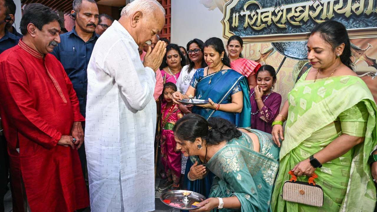 ಪ್ರತಿ ವರ್ಷ ಶ್ರಾವಣ ಮಾಸದ ಹುಣ್ಣಿಮೆಯಂದು ಆಚರಿಸಲಾಗುವ ಈ ರಕ್ಷಾ ಬಂಧನವು ಅಣ್ಣ ತಂಗಿಯರ ಸಂಬಂಧವನ್ನು ಮತ್ತಷ್ಟು ಗಟ್ಟಿಗೊಳಿಸುವ ಪವಿತ್ರ ಹಬ್ಬವೆಂದೇ ಹೇಳಬಹುದು.