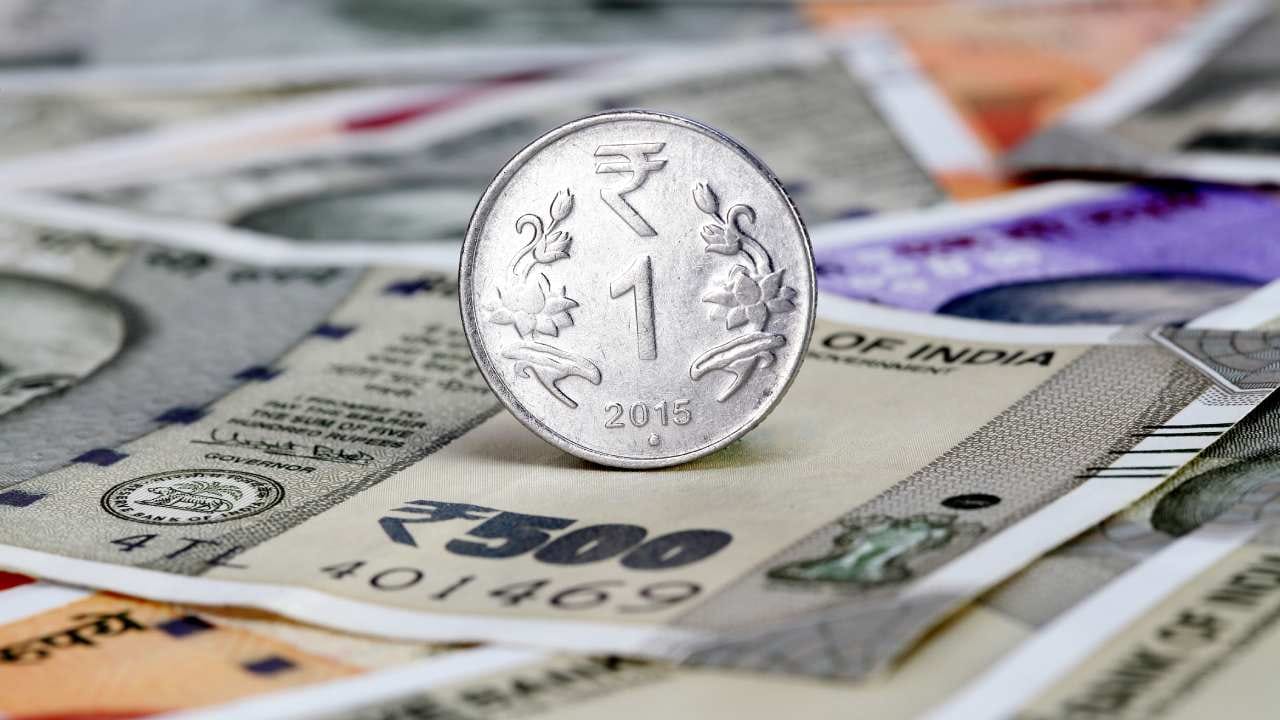 ವಿವಿಧ ವಯಸ್ಸಲ್ಲಿ ಎಷ್ಟೆಷ್ಟು ಸೇವಿಂಗ್ಸ್ ಮಾಡಬೇಕು? ರಾಧಿಕಾ ಗುಪ್ತಾ 10-30-50 ನಿಯಮ ವಿವಿಧ ವಯಸ್ಸಲ್ಲಿ ಎಷ್ಟೆಷ್ಟು ಸೇವಿಂಗ್ಸ್ ಮಾಡಬೇಕು? ರಾಧಿಕಾ ಗುಪ್ತಾ 10-30-50 ನಿಯಮ