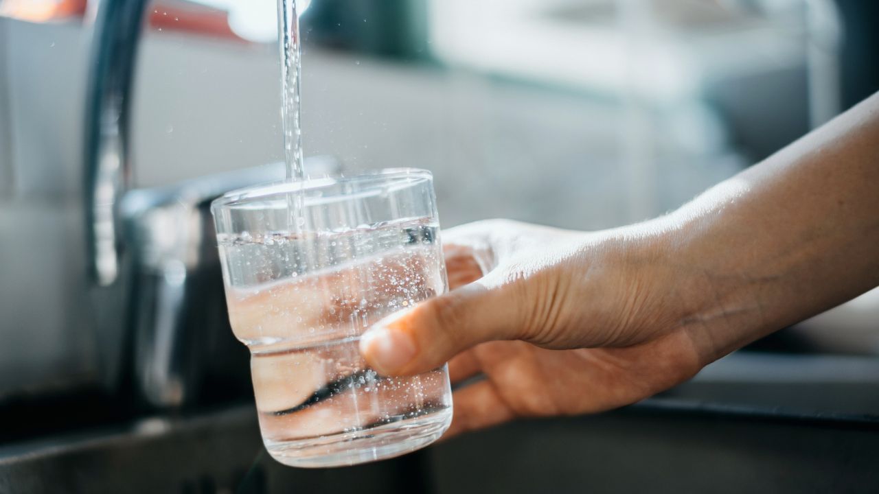 ಮಳೆಗಾಲ ಅಂತಾ ಕಡಿಮೆ ನೀರು ಕುಡಿದ್ರೆ ಈ ಸಮಸ್ಯೆ ಪಕ್ಕಾ ಬರುತ್ತೆ