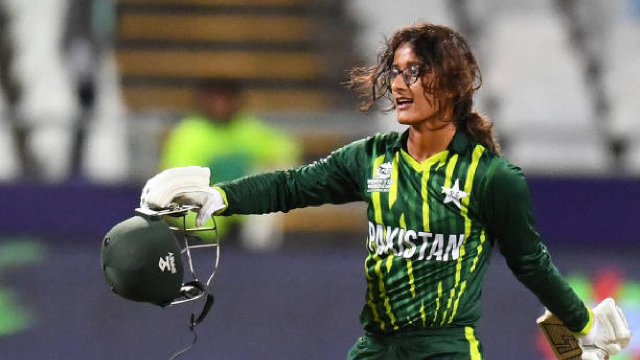 ಇದೀಗ 2ನೇ ಟಿ20 ಸೆಂಚುರಿಯೊಂದಿಗೆ ಮುನೀಬಾ ಅಲಿ ಪಾಕ್ ಪರ ಟಿ20 ಕ್ರಿಕೆಟ್​ನಲ್ಲಿ ಅತ್ಯಧಿಕ ಶತಕ ಬಾರಿಸಿದ ಬ್ಯಾಟರ್​ ಎನಿಸಿಕೊಂಡಿದ್ದಾರೆ. ಹಾಗೆಯೇ ಪಾಕಿಸ್ತಾನ್ ಪರ ಟಿ20 ಕ್ರಿಕೆಟ್​ನಲ್ಲಿ ಅತೀ ಹೆಚ್ಚು ಶತಕ ಬಾರಿಸಿದ 2ನೇ ಬ್ಯಾಟರ್ ಎಂಬ ಹೆಗ್ಗಳಿಕೆಗೂ ಪಾತ್ರರಾಗಿದ್ದಾರೆ. ಈ ಪಟ್ಟಿಯಲ್ಲಿ ಮೂರು ಶತಕ ಸಿಡಿಸಿರುವ ಬಾಬರ್ ಆಝಂ ಅಗ್ರಸ್ಥಾನದಲ್ಲಿದ್ದಾರೆ.