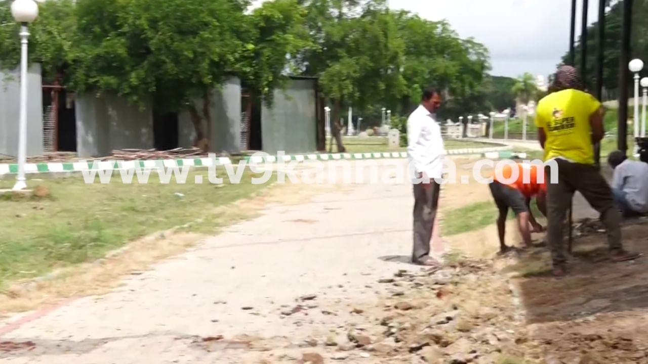 ಮೈಸೂರು: ದಸರಾ ಆನೆಗಳಿಗೆ ರಾಜಾತಿಥ್ಯ ನೀಡಲು ಅರಮನೆಯಲ್ಲಿ ಭರ್ಜರಿ ಸಿದ್ಧತೆ ಮೈಸೂರು: ದಸರಾ ಆನೆಗಳಿಗೆ ರಾಜಾತಿಥ್ಯ ನೀಡಲು ಅರಮನೆಯಲ್ಲಿ ಭರ್ಜರಿ ಸಿದ್ಧತೆ