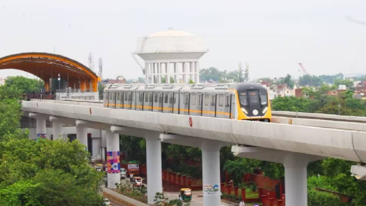 ವಿಶೇಷ ಅಂದ್ರೆ ಹಳದಿ ಮಾರ್ಗದಲ್ಲಿ ಡಬಲ್​ ಡೆಕ್ಕರ್​ ಫ್ಲೈಓವರ್​ ನಿರ್ಮಾಣವಾಗಿದೆ. ರಾಗಿಗುಡ್ಡದಿಂದ ಸೆಂಟ್ರಲ್ ಸಿಲ್ಕ್ ಬೋರ್ಡ್‌ವರೆಗೆ ಡಬ್ಬಲ್ ಡೆಕ್ಕರ್ ಫ್ಲೈಓವರ್ ನಿರ್ಮಾಣವಾಗಿದೆ. ಆರ್ ವಿ ನಿಲ್ದಾಣದಲ್ಲಿ ಗ್ರೀನ್ ಲೈನ್​ಗೆ, ಜಯದೇವ ಆಸ್ಪತ್ರೆ ಬಳಿ ಪಿಂಕ್ ಲೈನ್​ಗೆ ಇಂಟರ್ ಚೇಂಜ್ ವ್ಯವಸ್ಥೆ ಮಾಡಲಾಗಿದೆ.