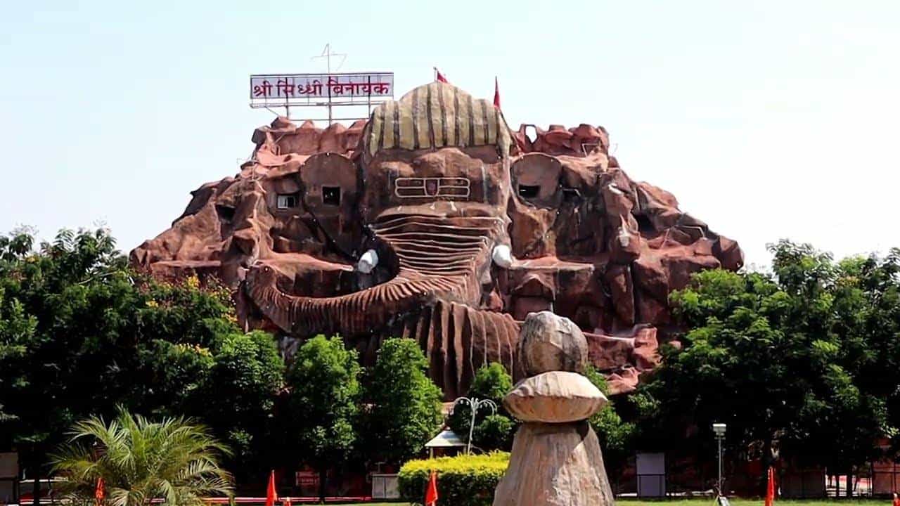 Largest Ganesh Temple: ಏಷ್ಯಾದ ಅತಿದೊಡ್ಡ ಗಣಪತಿ ದೇವಾಲಯವಿದು; 56 ಅಡಿ ಎತ್ತರದ ಗಣೇಶನಿಗೆ ಇಲ್ಲಿ ವಿಶೇಷ ಪೂಜೆ Largest Ganesh Temple: ಏಷ್ಯಾದ ಅತಿದೊಡ್ಡ ಗಣಪತಿ ದೇವಾಲಯವಿದು; 56 ಅಡಿ ಎತ್ತರದ ಗಣೇಶನಿಗೆ ಇಲ್ಲಿ ವಿಶೇಷ ಪೂಜೆ