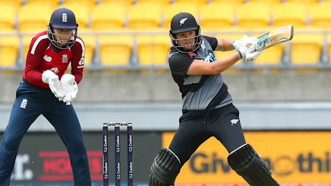 ಮಹಿಳಾ ಏಕದಿನ ವಿಶ್ವಕಪ್​ಗೆ ಇನ್ನು ಕೆಲವೇ ದಿನಗಳು ಬಾಕಿ ಇರುವಾಗ ನ್ಯೂಜಿಲೆಂಡ್ ತಂಡಕ್ಕೆ ಆಘಾತ ಎದುರಾಗಿದೆ. ತಂಡದ ಸ್ಟಾರ್ ಆಲ್‌ರೌಂಡರ್ ಥಾಮ್ಸಿನ್ ನ್ಯೂಟನ್ ಕ್ರಿಕೆಟ್‌ನ ಎಲ್ಲಾ ಸ್ವರೂಪಗಳಿಗೆ ನಿವೃತ್ತಿ ಘೋಷಿಸಿದ್ದಾರೆ. ಕಳೆದ ನಾಲ್ಕು ವರ್ಷಗಳಿಂದ ತಂಡದಿಂದ ಹೊರಗಿದ್ದ ನ್ಯೂಟನ್ ಇದೀಗ ತಮ್ಮ ವೃತ್ತಿಜೀವನಕ್ಕೆ ಪೂರ್ಣ ವಿರಾಮ ಹಾಕಲು ನಿರ್ಧರಿಸಿದ್ದಾರೆ. 