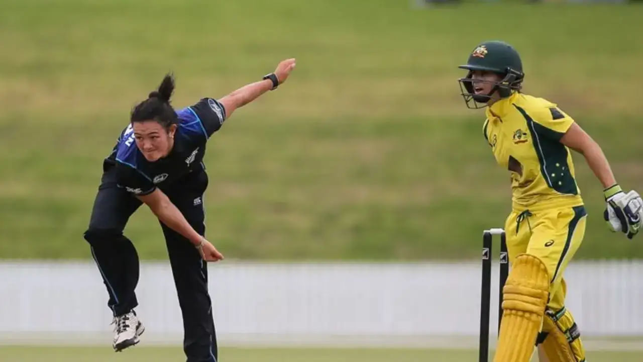 2016 ರ ಟಿ20 ವಿಶ್ವಕಪ್ ಮತ್ತು 2017 ರ ಏಕದಿನ ವಿಶ್ವಕಪ್‌ನಲ್ಲಿ ನ್ಯೂಜಿಲೆಂಡ್ ತಂಡದ ಭಾಗವಾಗಿದ್ದ ನ್ಯೂಟನ್ ಅವರ 10 ವರ್ಷಗಳ ಸುದೀರ್ಘ ವೃತ್ತಿಜೀವನ ಕೊನೆಗೊಂಡಿದೆ. 2015 ರಲ್ಲಿ ನ್ಯೂಜಿಲೆಂಡ್ ಪರ ಟಿ20 ಅಂತರರಾಷ್ಟ್ರೀಯ ಕ್ರಿಕೆಟ್‌ಗೆ ಪಾದಾರ್ಪಣೆ ಮಾಡಿದ ನ್ಯೂಟನ್ 2021 ರಲ್ಲಿ ತಮ್ಮ ಕೊನೆಯ ಪಂದ್ಯವನ್ನು ಆಡಿದ್ದರು.