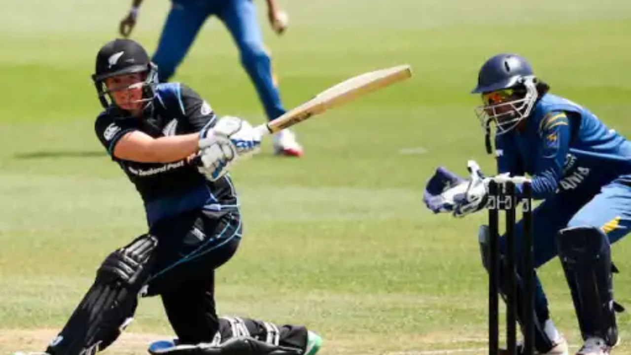 ಹಾಗೆಯೇ 2016ರಲ್ಲಿ ನ್ಯೂಜಿಲೆಂಡ್ ಪರ ಏಕದಿನ ಪಂದ್ಯಕ್ಕೆ ಪಾದಾರ್ಪಣೆ ಮಾಡಿದ್ದ ನ್ಯೂಟನ್ ಅದೇ ವರ್ಷ ಪಾಕಿಸ್ತಾನ ವಿರುದ್ಧದ ಏಕದಿನ ಪಂದ್ಯದಲ್ಲಿ ಮೊದಲ ಬಾರಿಗೆ ಐದು ವಿಕೆಟ್​ಗಳ ಗೊಂಚಲು ಪಡೆದರು. ಅಲ್ಲದೆ ಅದೇ ಪಂದ್ಯದಲ್ಲಿ 19 ರನ್ ಬಾರಿಸುವ ಮೂಲಕ ಪಂದ್ಯಶ್ರೇಷ್ಠ ಪ್ರಶಸ್ತಿಯನ್ನು ಪಡೆದರು. ತಂಡದ ಪರ 10 ಏಕದಿನ ಪಂದ್ಯಗಳನ್ನಾಡಿರುವ ನ್ಯೂಟನ್ ಒಟ್ಟು 11 ವಿಕೆಟ್‌ಗಳನ್ನು ಪಡೆದು 57 ರನ್‌ಗಳನ್ನು ಬಾರಿಸಿದ್ದಾರೆ.