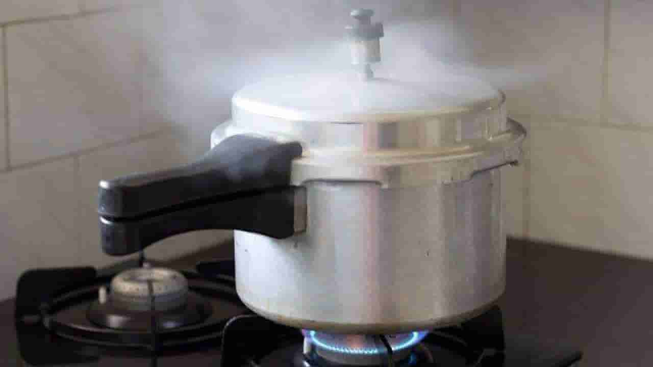 ಅಡುಗೆಗೆ ಹಳೆಯ ಪ್ರೆಶರ್ ಕುಕ್ಕರ್, ಪಾತ್ರೆ ಬಳಸಿದ್ರೆ ಅಪಾಯ ಕಟ್ಟಿಟ್ಟ ಬುತ್ತಿ; ಆರೋಗ್ಯದ ಬಗ್ಗೆ ನಿರ್ಲಕ್ಷ್ಯ ಬೇಡ