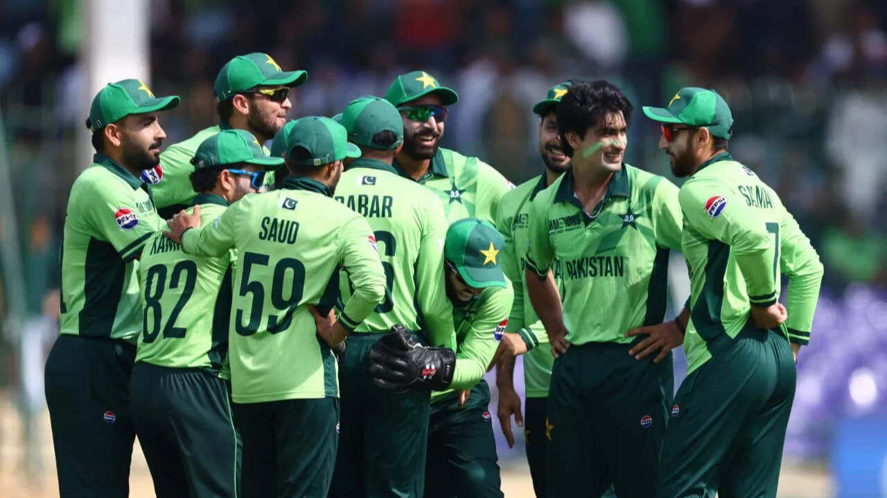 ಈ ಬಗ್ಗೆ ಪತ್ರಿಕಾಗೋಷ್ಠಿಯಲ್ಲಿ ಮಾತನಾಡಿರುವ ಪಾಕಿಸ್ತಾನ ಆಯ್ಕೆದಾರ ಆಕಿಬ್ ಜಾವೇದ್, ಪ್ರಸ್ತುತ ಪಾಕಿಸ್ತಾನ ಟಿ20 ತಂಡವು ಭಾರತ ತಂಡವನ್ನು ಸೋಲಿಸುವ ಸಾಮರ್ಥ್ಯ ಹೊಂದಿದೆ. ಈ 17 ಸದಸ್ಯರ ತಂಡವು ಯಾವುದೇ ತಂಡವನ್ನು ಸೋಲಿಸುವಷ್ಟು ಬಲಿಷ್ಠವಾಗಿದೆ. ಆದರೆ ನಾವು ಅವರ ಮೇಲೆ ಒತ್ತಡ ಹೇರಬಾರದು. ಆದಾಗ್ಯೂ ಈ ತಂಡದಿಂದ ನನಗೆ ಬಹಳ ನಿರೀಕ್ಷೆಗಳಿವೆ ಎಂದಿದ್ದಾರೆ.
