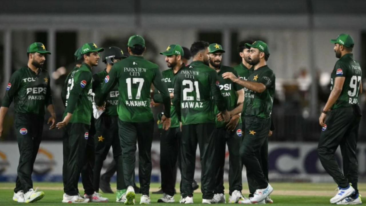 ಭಾರತ ಮತ್ತು ಪಾಕಿಸ್ತಾನ ನಡುವೆ ಟಿ20 ಅಂತಾರಾಷ್ಟ್ರೀಯ ಪಂದ್ಯಗಳಲ್ಲಿ ಒಟ್ಟು 13 ಪಂದ್ಯಗಳು ನಡೆದಿದ್ದು, ಅವುಗಳಲ್ಲಿ ಭಾರತ ಒಂಬತ್ತು ಪಂದ್ಯಗಳನ್ನು ಗೆದ್ದಿದ್ದರೆ, ಪಾಕಿಸ್ತಾನ ಕೇವಲ ಮೂರರಲ್ಲಿ ಮಾತ್ರ ಗೆದ್ದಿದೆ. ಒಂದು ಪಂದ್ಯ ಟೈ ಆಗಿತ್ತು. 2007 ರ ಟಿ20 ವಿಶ್ವಕಪ್‌ನಲ್ಲಿ ಭಾರತ ಬಾಲ್ ಔಟ್‌ನಲ್ಲಿ ಗೆದ್ದಿತು. 2022 ರಲ್ಲಿ ಭಾರತ ವಿರುದ್ಧದ ಏಷ್ಯಾಕಪ್ ಸೂಪರ್-4 ಹಂತದ ಪಂದ್ಯದಲ್ಲಿ ಪಾಕಿಸ್ತಾನ ಜಯಗಳಿಸಿತ್ತು.
