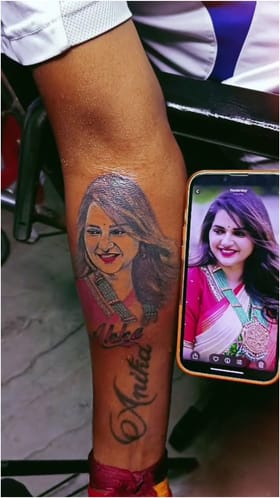 ಕೈಮೇಲೆ ಪವಿತ್ರಾ ಟ್ಯಾಟೂ ಹಾಕಿಸಿಕೊಂಡ ದರ್ಶನ್ ಅಭಿಮಾನಿ