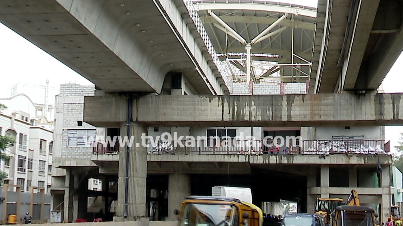 Pink Line Metro Station