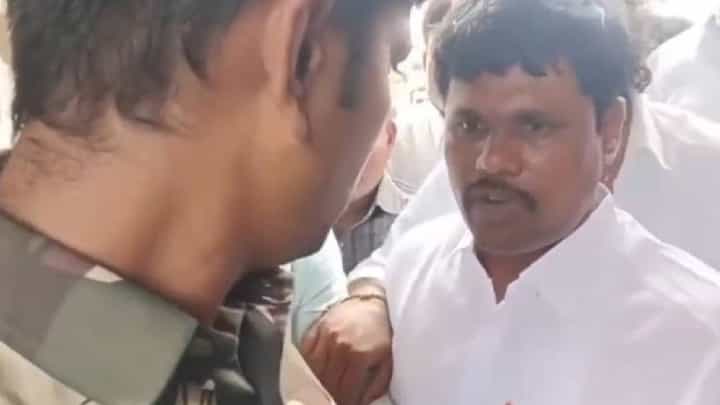Video: ಆಂಧ್ರದ ದೇವಸ್ಥಾನದಲ್ಲಿ ಪೊಲೀಸರ ಮೇಲೆ ಆಂಧ್ರ ಸಚಿವರ ಸಹೋದರನಿಂದ ಹಲ್ಲೆ Video: ಆಂಧ್ರದ ದೇವಸ್ಥಾನದಲ್ಲಿ ಪೊಲೀಸರ ಮೇಲೆ ಆಂಧ್ರ ಸಚಿವರ ಸಹೋದರನಿಂದ ಹಲ್ಲೆ