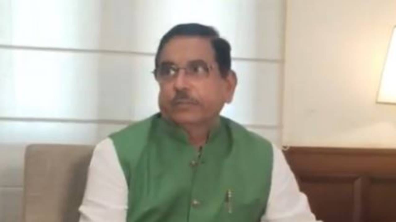 ಸತ್ಯವನ್ನು ಅರಗಿಸಿಕೊಳ್ಳಲಾಗದಷ್ಟು ದುರಹಂಕಾರ ಕಾಂಗ್ರೆಸ್ ಪಕ್ಷದಲ್ಲಿ ಮನೆ ಮಾಡಿದೆ: ಪ್ರಲ್ಹಾದ್ ಜೋಶಿ