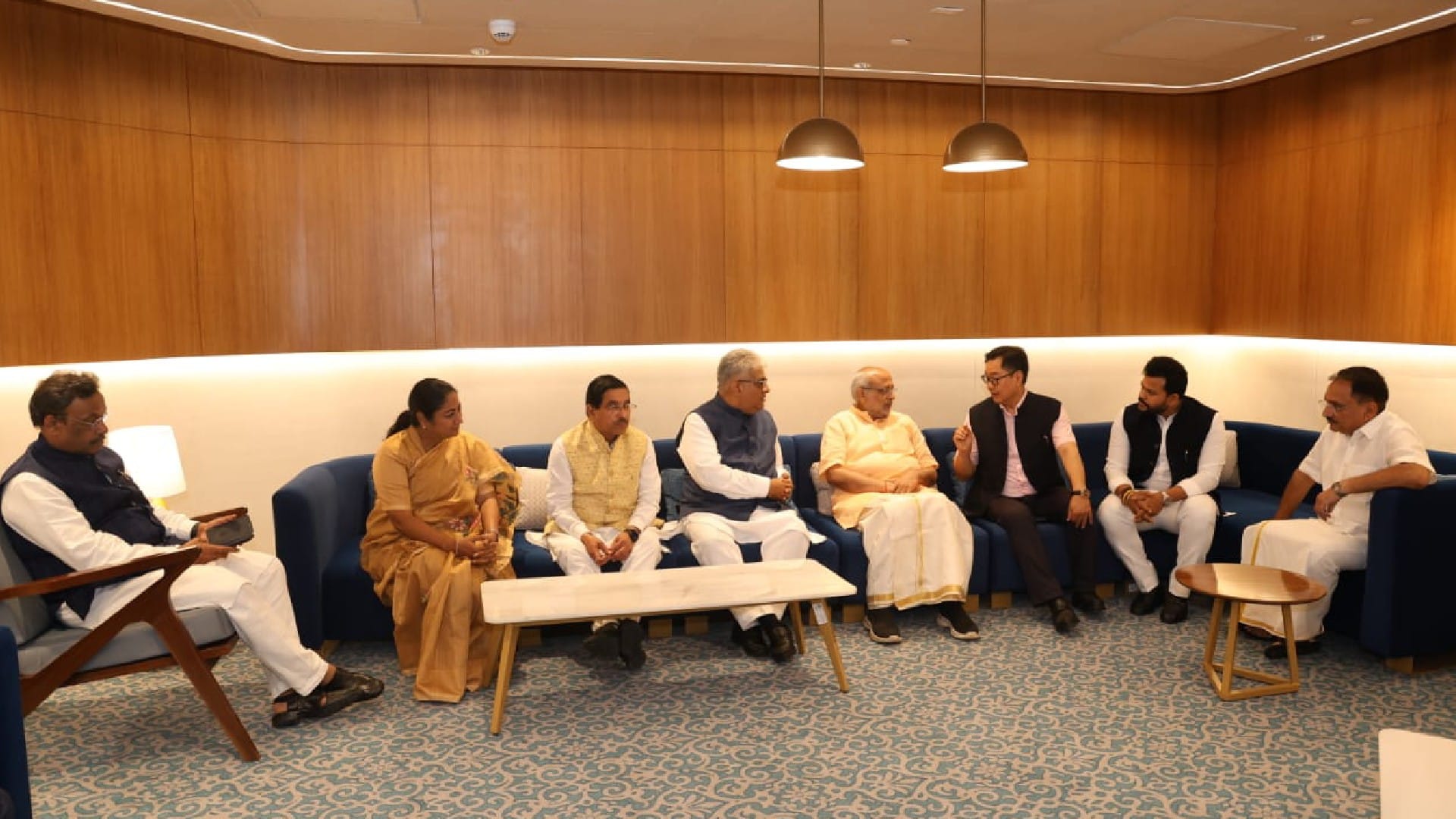 ಉಪರಾಷ್ಟ್ರಪತಿ ಚುನಾವಣೆ ಸೆಪ್ಟೆಂಬರ್ 9ರಂದು ನಡೆಯಲಿದೆ. ಅದೇ ದಿನ ಮತದಾನ ಹಾಗೂ ಮತ ಎಣಿಕೆಯೂ ನಡೆಯಲಿದೆ. ನಾಮಪತ್ರ ಸಲ್ಲಿಸಲು ಕೊನೆಯ ದಿನಾಂಕ ಆಗಸ್ಟ್ 21 ಆಗಿದ್ದು, ಅಭ್ಯರ್ಥಿಗಳು ಆಗಸ್ಟ್ 25ರವರೆಗೆ ತಮ್ಮ ನಾಮಪತ್ರವನ್ನು ಹಿಂಪಡೆಯಬಹುದು.
