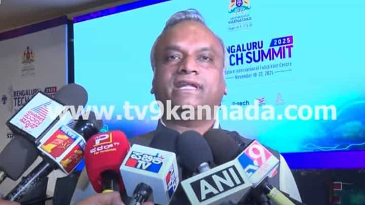 ಪ್ರಜ್ವಲ್ ರೇವಣ್ಣ ವಿರುದ್ಧ ಬಂದಿರುವ ತೀರ್ಪಿಗೆ ಬಿಜೆಪಿ ಮತ್ತು ಜೆಡಿಎಸ್ ನಾಯಕರು ಯಾಕೆ ಪ್ರತಿಕ್ರಿಯಿಸುತ್ತಿಲ್ಲ? ಪ್ರಿಯಾಂಕ್ ಖರ್ಗೆ ಪ್ರಜ್ವಲ್ ರೇವಣ್ಣ ವಿರುದ್ಧ ಬಂದಿರುವ ತೀರ್ಪಿಗೆ ಬಿಜೆಪಿ ಮತ್ತು ಜೆಡಿಎಸ್ ನಾಯಕರು ಯಾಕೆ ಪ್ರತಿಕ್ರಿಯಿಸುತ್ತಿಲ್ಲ? ಪ್ರಿಯಾಂಕ್ ಖರ್ಗೆ