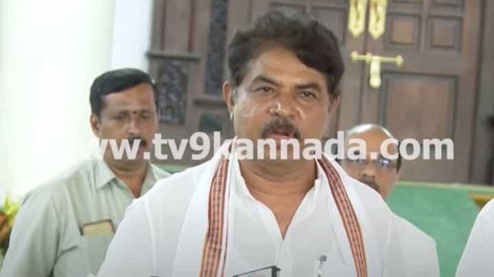 ಸಿದ್ದರಾಮಯ್ಯ ವಿಕೆಟ್ಗಳು ಒಂದೊಂದಾಗಿ ಉರುಳುತ್ತಿವೆ, ಶಿವಕುಮಾರ್ ಬಲಾಢ್ಯರಾಗುತ್ತಿದ್ದಾರೆ: ಅಶೋಕ ಸಿದ್ದರಾಮಯ್ಯ ವಿಕೆಟ್ಗಳು ಒಂದೊಂದಾಗಿ ಉರುಳುತ್ತಿವೆ, ಶಿವಕುಮಾರ್ ಬಲಾಢ್ಯರಾಗುತ್ತಿದ್ದಾರೆ: ಅಶೋಕ