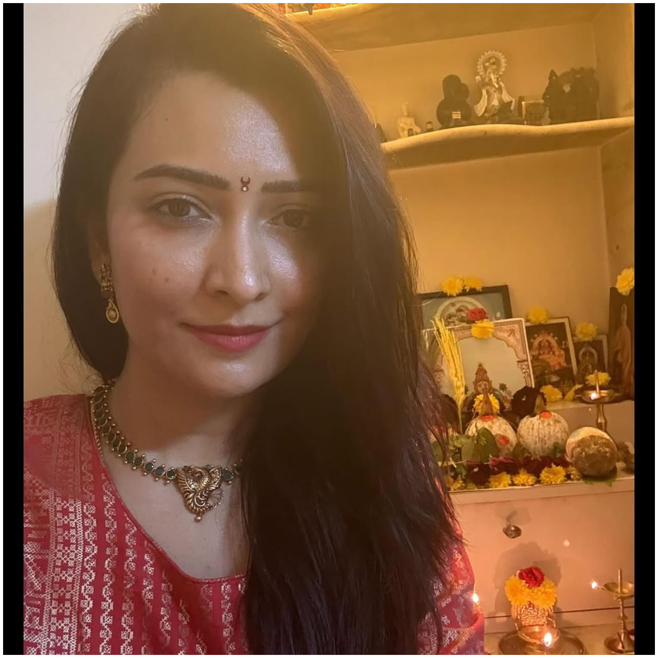 ಕುಟುಂಬಕ್ಕೆ ರಾಧಿಕಾ ಪಂಡಿತ್ ಅವರು ಪೂರ್ತಿ ಸಮಯ ನೀಡುತ್ತಿದ್ದಾರೆ. ಹಾಗಾಗಿ ಅವರು ಸಿನಿಮಾ ಕೆಲಸಗಳಿಂದ ಅಂತರ ಕಾಯ್ದುಕೊಂಡಿದ್ದಾರೆ. ಮತ್ತೆ ಅವರು ನಟನೆಗೆ ಮರಳಬೇಕು ಎಂದು ಫ್ಯಾನ್ಸ್ ಬಯಸಿದ್ದಾರೆ.