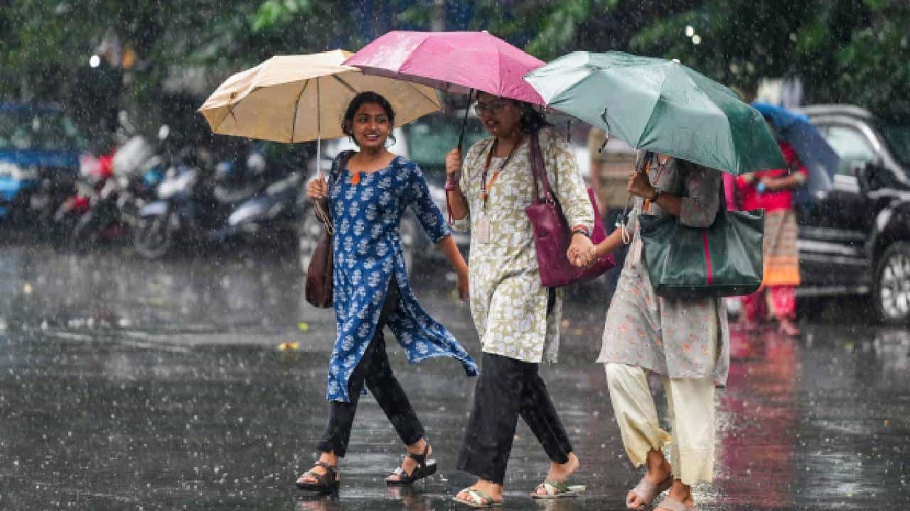 Karnataka Rains: ಬೆಂಗಳೂರಿನಲ್ಲಿ ಆಗಸ್ಟ್ 9ರವರೆಗೂ ಮಳೆ, ಕರ್ನಾಟಕದ 29 ಜಿಲ್ಲೆಗಳಿಗೆ ಅಲರ್ಟ್ Karnataka Rains: ಬೆಂಗಳೂರಿನಲ್ಲಿ ಆಗಸ್ಟ್ 9ರವರೆಗೂ ಮಳೆ, ಕರ್ನಾಟಕದ 29 ಜಿಲ್ಲೆಗಳಿಗೆ ಅಲರ್ಟ್