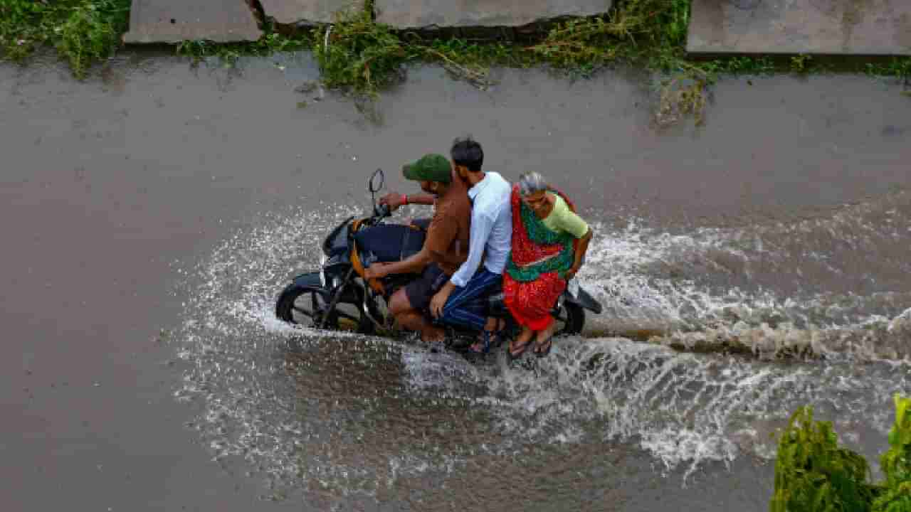 Karnataka Rains: ಕರ್ನಾಟಕದ 19 ಜಿಲ್ಲೆಗಳಲ್ಲಿ ಮುಂದಿನ ಮೂರು ದಿನ ಧಾರಾಕಾರ ಮಳೆ
