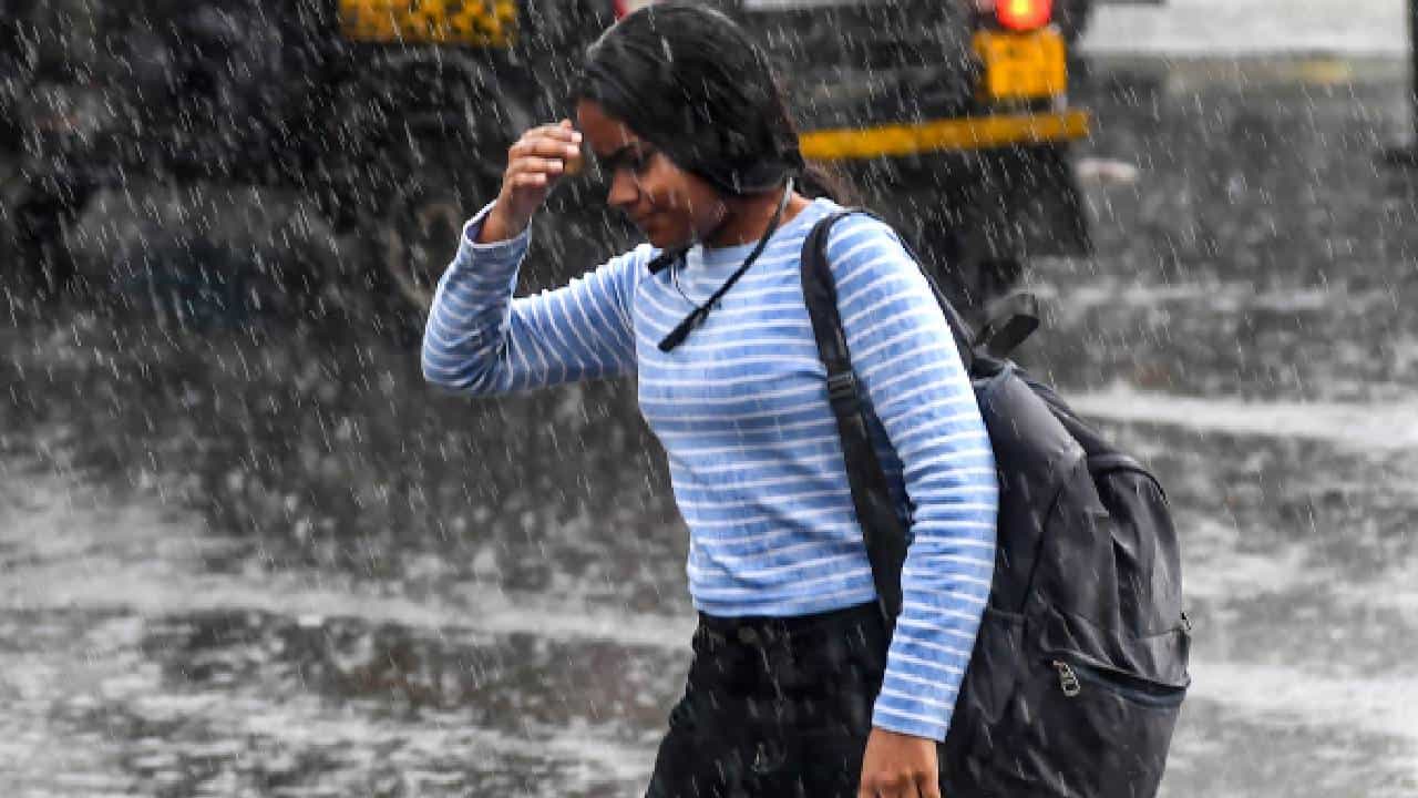 Karnataka Rains: ಕರ್ನಾಟಕದ ಈ ಜಿಲ್ಲೆಗಳಲ್ಲಿ ಆಗಸ್ಟ್ 13ರಿಂದ ಹೆಚ್ಚಲಿದೆ ಮಳೆ, ಯೆಲ್ಲೋ ಅಲರ್ಟ್ Karnataka Rains: ಕರ್ನಾಟಕದ ಈ ಜಿಲ್ಲೆಗಳಲ್ಲಿ ಆಗಸ್ಟ್ 13ರಿಂದ ಹೆಚ್ಚಲಿದೆ ಮಳೆ, ಯೆಲ್ಲೋ ಅಲರ್ಟ್