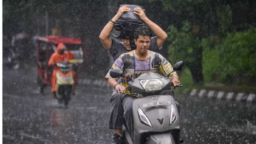 Karnataka Rains: ವಾಯುಭಾರ ಕುಸಿತ, ಕರ್ನಾಟಕದ ಕರಾವಳಿ ಜಿಲ್ಲೆಗಳಲ್ಲಿ ಮುಂಗಾರು ಮತ್ತಷ್ಟು ಚುರುಕು, ಆರೆಂಜ್ ಅಲರ್ಟ್