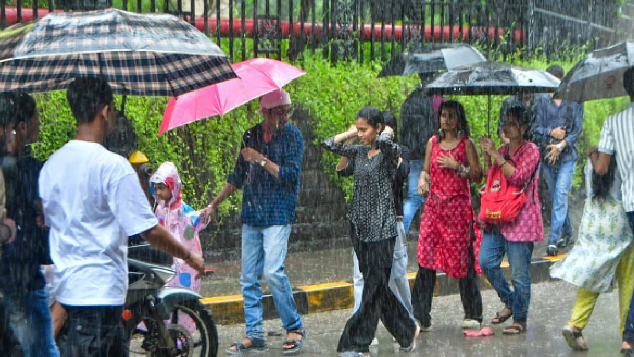 Karnataka Rains: ಕರ್ನಾಟಕದ 5 ಜಿಲ್ಲೆಗಳಿಗೆ ರೆಡ್ ಅಲರ್ಟ್, ಆ.24ರವರೆಗೂ ಧಾರಾಕಾರ ಮಳೆ Karnataka Rains: ಕರ್ನಾಟಕದ 5 ಜಿಲ್ಲೆಗಳಿಗೆ ರೆಡ್ ಅಲರ್ಟ್, ಆ.24ರವರೆಗೂ ಧಾರಾಕಾರ ಮಳೆ