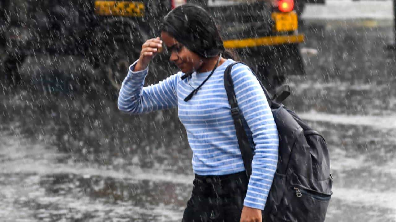 Karnataka Rains: ನಾಳೆಯಿಂದ ಕರ್ನಾಟಕದಾದ್ಯಂತ ಮತ್ತೆ ಮಳೆ ಜೋರು, ಸೆ.1ರವರೆಗೂ ಮಳೆ Karnataka Rains: ನಾಳೆಯಿಂದ ಕರ್ನಾಟಕದಾದ್ಯಂತ ಮತ್ತೆ ಮಳೆ ಜೋರು, ಸೆ.1ರವರೆಗೂ ಮಳೆ