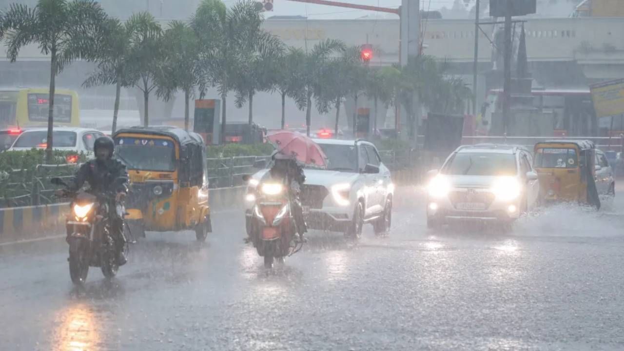 ಚೆನ್ನೈನಲ್ಲಿ ಮೇಘಸ್ಫೋಟ; ಹಲವೆಡೆ ಭಾರೀ ಮಳೆ; ಬೆಂಗಳೂರಿಗೆ ಬಂದ 3 ವಿಮಾನಗಳು