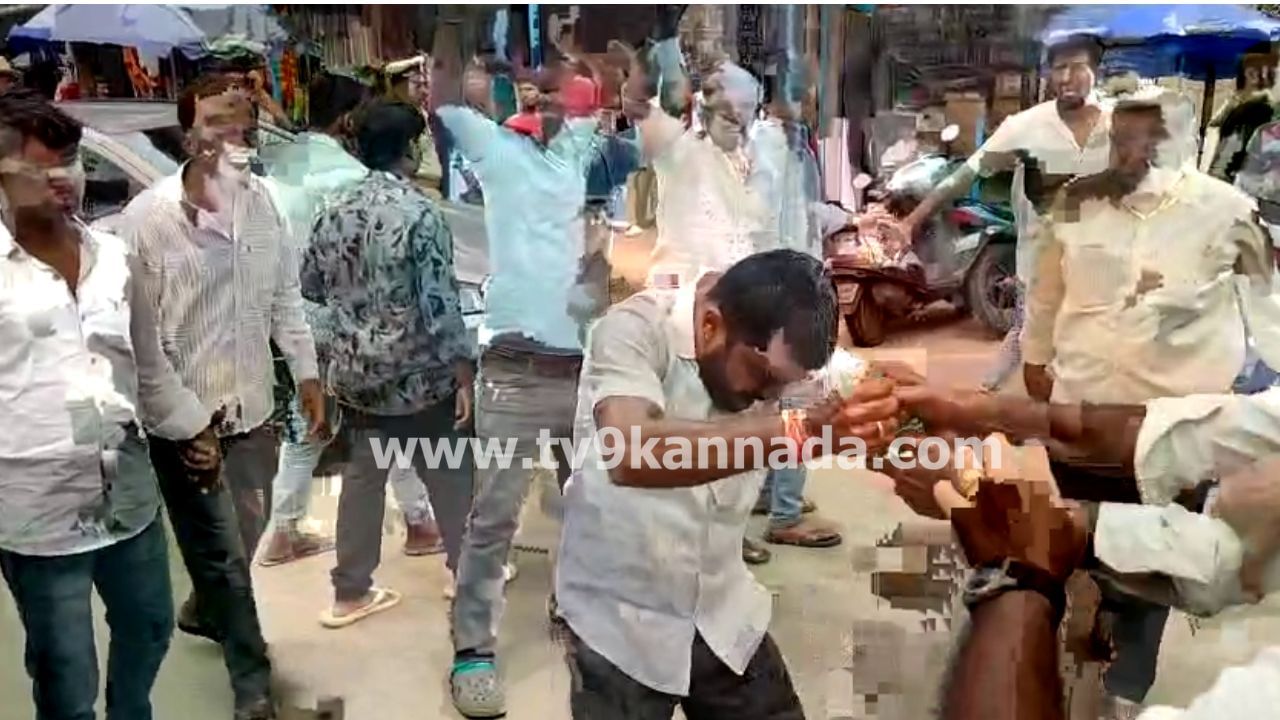 ಸಂಪುಟದಿಂದ ರಾಜಣ್ಣ ವಜಾ, ಮಧುಗಿರಿ ಬಂದ್: ಪೆಟ್ರೋಲ್ ಸುರಿದುಕೊಂಡು ಆತ್ಮಹತ್ಯೆಗೆ ಯತ್ನಿಸಿದ ರಾಜಣ್ಣ ಬೆಂಬಲಿಗ