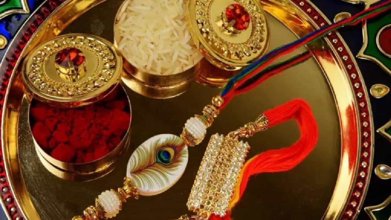Raksha Bandhan 2025: ರಕ್ಷಾಬಂಧನ ಹೇಗೆ ಪ್ರಾರಂಭವಾಯಿತು? ಈ ಪವಿತ್ರ ಹಬ್ಬದ ಇತಿಹಾಸ ಮತ್ತು ಮಹತ್ವ ತಿಳಿಯಿರಿ Raksha Bandhan 2025: ರಕ್ಷಾಬಂಧನ ಹೇಗೆ ಪ್ರಾರಂಭವಾಯಿತು? ಈ ಪವಿತ್ರ ಹಬ್ಬದ ಇತಿಹಾಸ ಮತ್ತು ಮಹತ್ವ ತಿಳಿಯಿರಿ