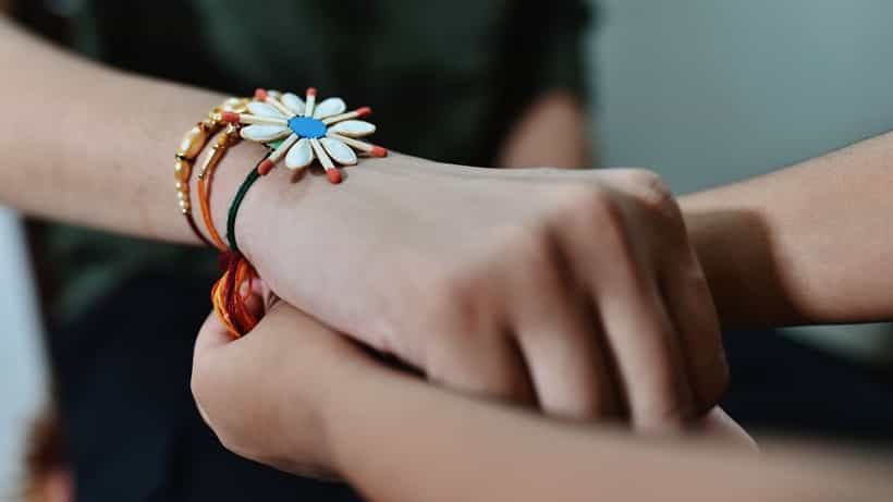 Raksha Bandhan 2025: ಕೈಗೆ ಕಟ್ಟಿದ ರಾಖಿಯನ್ನು ಎಷ್ಟು ದಿನಗಳ ಬಳಿಕ ತೆಗೆಯಬೇಕು?