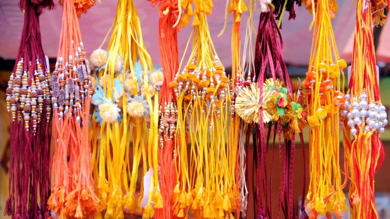 Raksha Bandhan 2025: ರಾಖಿ ಖರೀದಿಸುವ ಬದಲು ನೀವೇ ಮನೆಯಲ್ಲಿ ಹೀಗೆ ತಯಾರಿಸಿ Raksha Bandhan 2025: ರಾಖಿ ಖರೀದಿಸುವ ಬದಲು ನೀವೇ ಮನೆಯಲ್ಲಿ ಹೀಗೆ ತಯಾರಿಸಿ