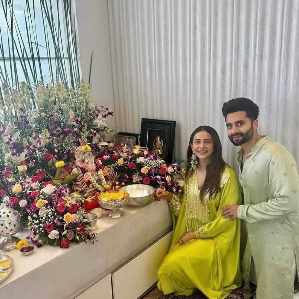 ರಕುಲ್ ಪ್ರೀತ್ ಸಿಂಗ್ ಅವರು ಬಾಲಿವುಡ್ನಲ್ಲಿ ಸಾಕಷ್ಟು ಹೆಸರು ಮಾಡಿದ್ದಾರೆ. ಜಾಕಿ ಭಗ್ನಾನಿ ಜೊತೆ ಅವರ ವಿವಾಹ ನೆರವೇರಿದೆ. ಅವರು ಪತಿಯ ಜೊತೆ ಸೇರಿ ಸರಳವಾಗಿ ಹಬ್ಬವನ್ನು ಆಚರಿಸಿದ್ದಾರೆ. ಫೋಟೋಗಳು ಗಮನ ಸೆಳೆದಿವೆ. 