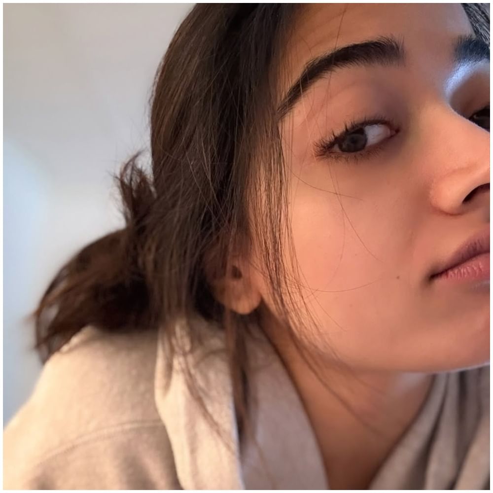 ಇನ್​ಸ್ಟಾಗ್ರಾಮ್​ನಲ್ಲಿ ಫೋಟೋ ಹಾಕುವ ಉದ್ದೇಶದಿಂದಲೇ ರಶ್ಮಿಕಾ ಮಂದಣ್ಣ ಅವರು ಫೋಟೋಶೂಟ್ ಮಾಡಿಸುತ್ತಾರೆ. ಎಲ್ಲಾ ಫೋಟೋಗಳಿಗೂ ಫ್ಯಾನ್ಸ್ ಕಡೆಯಿಂದ ಲೈಕ್ಸ್ ಸಿಗುತ್ತವೆ. ಅವರ ಸೆಲ್ಫಿ ಫೋಟೋಗಳನ್ನು ಕೂಡ ಇಷ್ಟಪಡುವವರು ಇದ್ದಾರೆ. ವಿವಿಧ ರೀಲ್ಸ್​ಗಳನ್ನು ಕೂಡ ರಶ್ಮಿಕಾ ಪೋಸ್ಟ್ ಮಾಡುತ್ತಾರೆ.