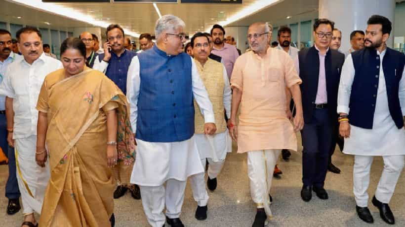 ದೆಹಲಿ ಸಿಎಂ ರೇಖಾ ಗುಪ್ತಾ ಭಾಗವಹಿಸಿದ್ದ ಕಾರ್ಯಕ್ರಮಕ್ಕೆ ನುಗ್ಗಿ ಘೋಷಣೆ ಕೂಗಿದ ವ್ಯಕ್ತಿ