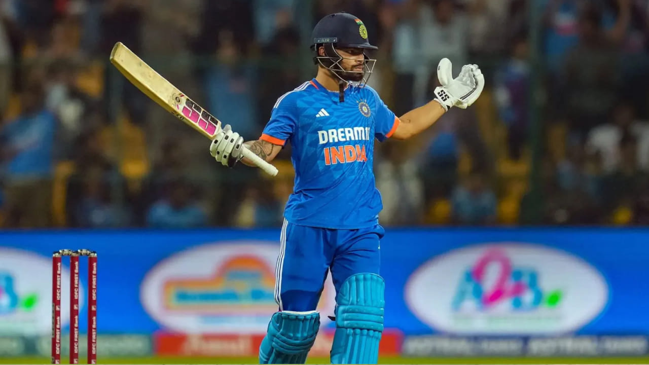 ಆದರೆ ಅದು ತಂಡದ ಅಗತ್ಯ, ಆದ್ದರಿಂದ ನೀವು ಆ ಪಾತ್ರದಲ್ಲಿ ಉತ್ತಮವಾಗಿ ಪ್ರದರ್ಶನ ನೀಡಬೇಕು. ನಾನು ಭಾರತ ತಂಡದ ಪರ ಇದುವರೆಗೆ 33 ಟಿ20 ಪಂದ್ಯಗಳನ್ನು ಆಡಿದ್ದೇನೆ ಮತ್ತು ನಾನು 3 ಅರ್ಧಶತಕಗಳನ್ನು ಗಳಿಸಿದ್ದೇನೆ. ನಾನು ಫಿನಿಷರ್ ಪಾತ್ರದಲ್ಲಿ ಮಾತ್ರವಲ್ಲದೆ ಎಲ್ಲೆಡೆ ಬ್ಯಾಟಿಂಗ್ ಮಾಡುವ ಸಾಮರ್ಥ್ಯ ಹೊಂದಿದ್ದೇನೆ ಎಂದಿದ್ದಾರೆ.