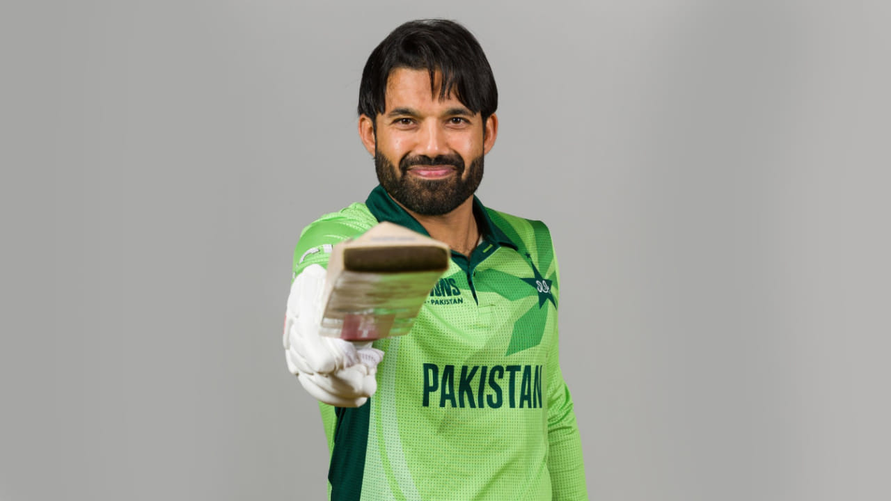 ಇನ್ನು ಪಾಕಿಸ್ತಾನ್ ತಂಡದ ವಿಕೆಟ್ ಕೀಪರ್ ಬ್ಯಾಟರ್ ಮೊಹಮ್ಮದ್ ರಿಝ್ವಾನ್ ಅವರ ಕಥೆ ಕೂಡ ಭಿನ್ನವಾಗಿಲ್ಲ. ಬಹು ತಂಡಗಳನ್ನು ಒಳಗೊಂಡ ಟೂರ್ನಿಯಲ್ಲಿ ರಿಝ್ವಾನ್ ಕೂಡ 22 ಇನಿಂಗ್ಸ್ ಆಡಿದ್ದಾರೆ. ಈ ವೇಳೆ 44ರ ಸರಾಸರಿಯಲ್ಲಿ ಒಟ್ಟು 792 ರನ್ ಕಲೆಹಾಕಿದ್ದಾರೆ. ಅದು ಸಹ 114.6ರ ಸ್ಟ್ರೈಕ್ ರೇಟ್ನಲ್ಲಿ ಎಂಬುದೇ ಅಚ್ಚರಿ.