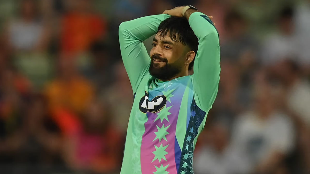 ಈ 32 ರನ್​ಗಳೊಂದಿಗೆ ರಶೀದ್ ಖಾನ್ ವಿರುದ್ಧ 200 ರನ್ ಕಲೆಹಾಕಿದ ವಿಶ್ವದ ಏಕೈಕ ಬ್ಯಾಟರ್ ಎಂಬ ದಾಖಲೆಯನ್ನು ಲಿಯಾಮ್ ಲಿವಿಂಗ್​ಸ್ಟೋನ್ ತಮ್ಮದಾಗಿಸಿಕೊಂಡಿದ್ದಾರೆ. ಇದಕ್ಕೂ ಮುನ್ನ ರಶೀದ್ ಖಾನ್ ವಿರುದ್ಧ ಅತ್ಯಧಿಕ ರನ್ ಕಲೆಹಾಕಿದ ದಾಖಲೆ ಕೀರನ್ ಪೊಲಾರ್ಡ್ ಹೆಸರಿನಲ್ಲಿತ್ತು. ಪೊಲಾರ್ಡ್ 25 ಇನಿಂಗ್ಸ್​ಗಳಿಂದ 125 ರನ್​ ಕಲೆಹಾಕಿದ್ದರು.