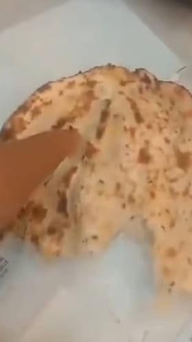 ತಂದೂರಿ ರೊಟ್ಟಿಯೊಳಗೆ ಸತ್ತ ಹಲ್ಲಿ ಪತ್ತೆ