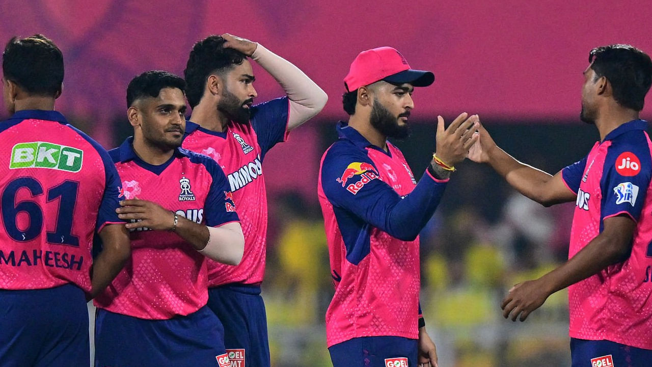 ಹೀಗೆ ನಾಯಕನ ಆಯ್ಕೆ ವಿಚಾರದಲ್ಲಿ ರಾಜಸ್ಥಾನ್ ರಾಯಲ್ಸ್ ಫ್ರಾಂಚೈಸಿಯಲ್ಲೇ ಗೊಂದಲ ಏರ್ಪಟ್ಟಿದೆ. ಈ ಗೊಂದಲದೊಂದಿಗೆ ಐಪಿಎಲ್ ಸೀಸನ್-19 ರಲ್ಲಿ ರಾಜಸ್ಥಾನ್ ರಾಯಲ್ಸ್ ತಂಡದ ತಂಡದ ಮುಂದಿನ ನಾಯಕ ಯಾರಾಗಲಿದ್ದಾರೆ ಎಂಬುದನ್ನು ಕಾದು ನೋಡಬೇಕಿದೆ.