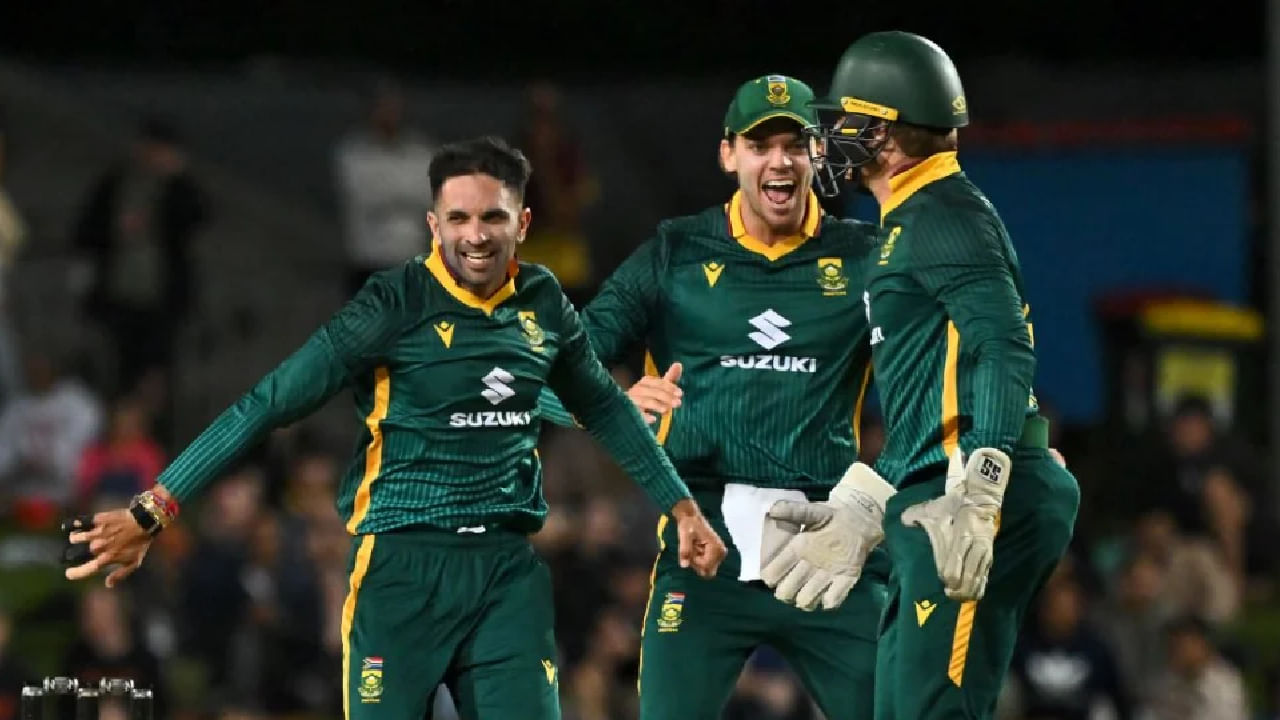 ವಿಶೇಷ ಎಂದರೆ ಆಸ್ಟ್ರೇಲಿಯಾ ತಂಡವು ಕಳೆದ 9 ವರ್ಷಗಳಿಂದ ಸೌತ್ ಆಫ್ರಿಕಾ ವಿರುದ್ಧ ಏಕದಿನ ಸರಣಿ ಗೆದ್ದಿಲ್ಲ. 2016 ರಿಂದ ಶುರುವಾದ ಸೌತ್ ಆಫ್ರಿಕಾ ತಂಡದ ಈ ಸರಣಿ ಗೆಲುವಿನ ನಾಗಾಲೋಟ 2025 ರಲ್ಲೂ ಮುಂದುವರೆದಿದೆ. ಈ ಮೂಲಕ ಆಸೀಸ್ ವಿರುದ್ಧ ಸತತ 5 ಸರಣಿಗಳನ್ನು ಗೆದ್ದ ವಿಶೇಷ ದಾಖಲೆಯನ್ನು ಸಹ ಸೌತ್ ಆಫ್ರಿಕಾ ತಂಡ ನಿರ್ಮಿಸಿದೆ.