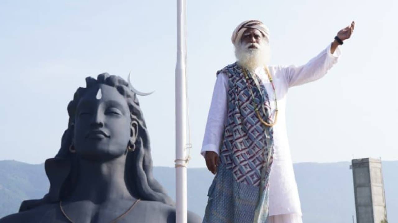 ಮನುಷ್ಯರಲ್ಲಿ ಪರಿವರ್ತನೆ ತರದ ಶಿಕ್ಷಣ ನಿರರ್ಥಕ. ಜನಸಂಖ್ಯೆಯ ಬಲವನ್ನು ಸರಿಯಾಗಿ ಉಪಯೋಗಿಸಬೇಕೆಂದರೆ ಮಕ್ಕಳನ್ನು ಸಣ್ಣ ವಯಸ್ಸಿನಿಂದಲೇ ನಾವೀನ್ಯತೆಗೆ ಉತ್ತೇಜಿಸುವಂತಹ ಶಿಕ್ಷಣ ಬೇಕು ಎಂದಿದ್ದಾರೆ ಜಗ್ಗಿ ವಾಸುದೇವ್.