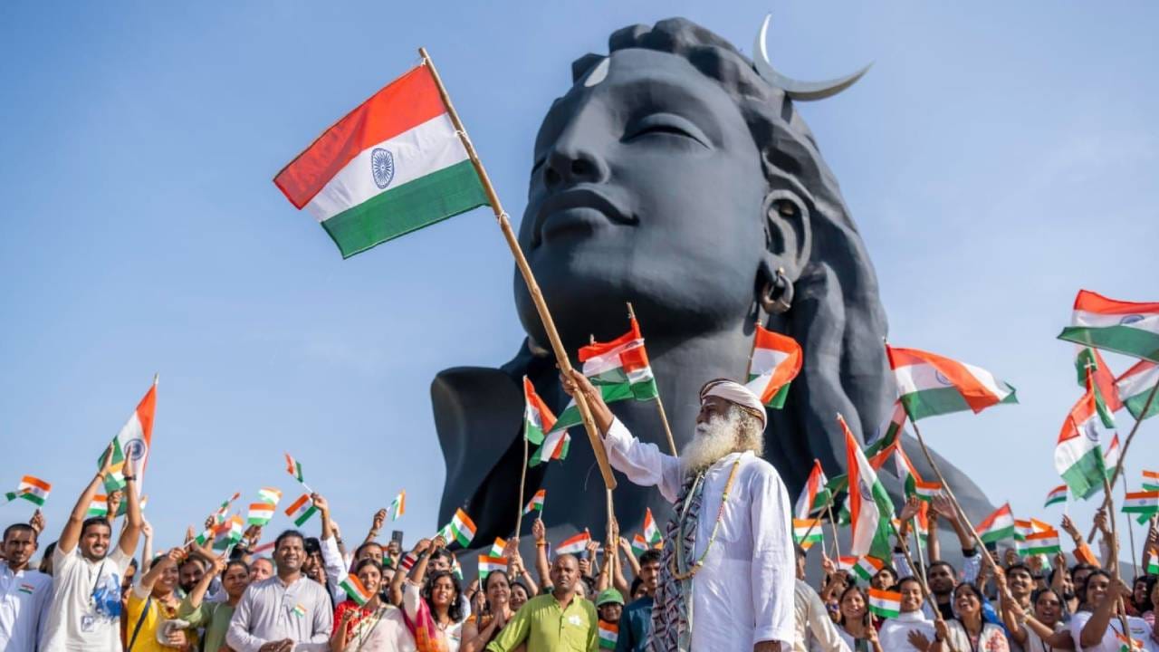 ಅಂತಾರಾಷ್ಟ್ರೀಯವಾಗಿ ವಿವಿಧ ದೇಶಗಳ ನಡುವೆ ಆಳವಾದ ಮೈತ್ರಿ ಏರ್ಪಡುವ ಸಮಯ ಇದು. ಬಲಾಢ್ಯ ದೇಶಗಳ ಒತ್ತಡ ಪ್ರತಿರೋಧಿಸಲು ಇದು ಬೇಕು. ದೇಶಗಳ ನಡುವೆ ದ್ವಾರ ಮುಕ್ತಗೊಂಡಾಗ ಜನರಿಗೆ ಉಪಯೋಗವಾಗುತ್ತದೆ. ನಮಗೆ ಗೋಡೆಗಳು ಬೇಕಿಲ್ಲ, ಹೆಚ್ಚು ಕಿಟಕಿಗಳು ಬೇಕು ಎಂದು ಸ್ವಾತಂತ್ರ್ಯೋತ್ಸವ ಸಂದೇಶದಲ್ಲಿ ಸದ್ಗುರು ಹೇಳಿದ್ದಾರೆ.