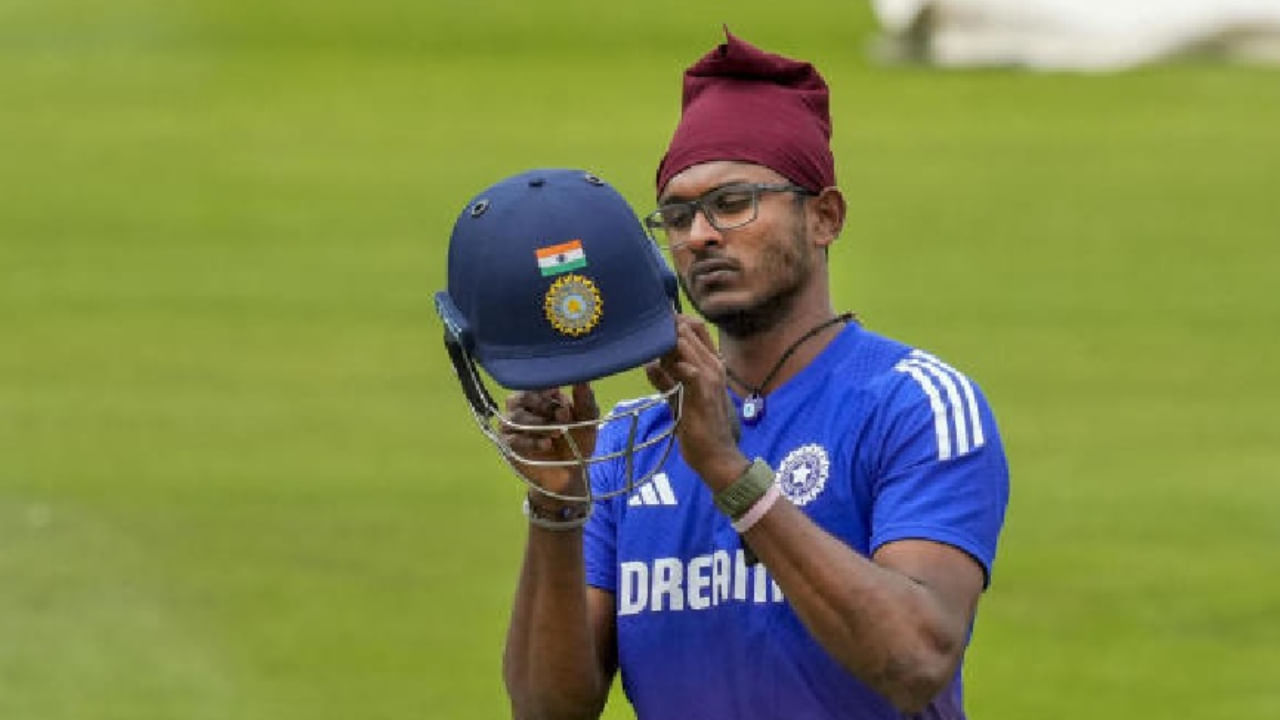 ಸಾಯಿ ಸುದರ್ಶನ್ ಕಳೆದ ಐಪಿಎಲ್​ನಲ್ಲಿ ಆಡಿದ್ದ 15 ಪಂದ್ಯಗಳಲ್ಲಿ 156.17 ಸ್ಟ್ರೈಕ್ ರೇಟ್‌ನಲ್ಲಿ 759 ರನ್ ಗಳಿಸಿದ್ದರು. ಇದರಲ್ಲಿ ಅವರು ಒಂದು ಶತಕ ಮತ್ತು ಆರು ಅರ್ಧಶತಕಗಳನ್ನು ಗಳಿಸಿದ್ದರು. ಸುದರ್ಶನ್ ವೇಗದ ಬೌಲರ್‌ಗಳು ಮತ್ತು ಸ್ಪಿನ್ನರ್‌ಗಳ ವಿರುದ್ಧ ಆಕ್ರಮಣಕಾರಿಯಾಗಿ ಬ್ಯಾಟಿಂಗ್ ಮಾಡಿದ್ದರು. ಆದರೆ ಅವರಾಡುವ ಕ್ರಮಾಂಕಕ್ಕೆ ಈಗಾಗಲೇ ಹಲವು ಆಯ್ಕೆಗಳಿವೆ. ಹೀಗಾಗಿ ಸುದರ್ಶನ್ ತಮ್ಮ ಸರದಿಗಾಗಿ ಕಾಯಬೇಕಾಗುತ್ತದೆ.
