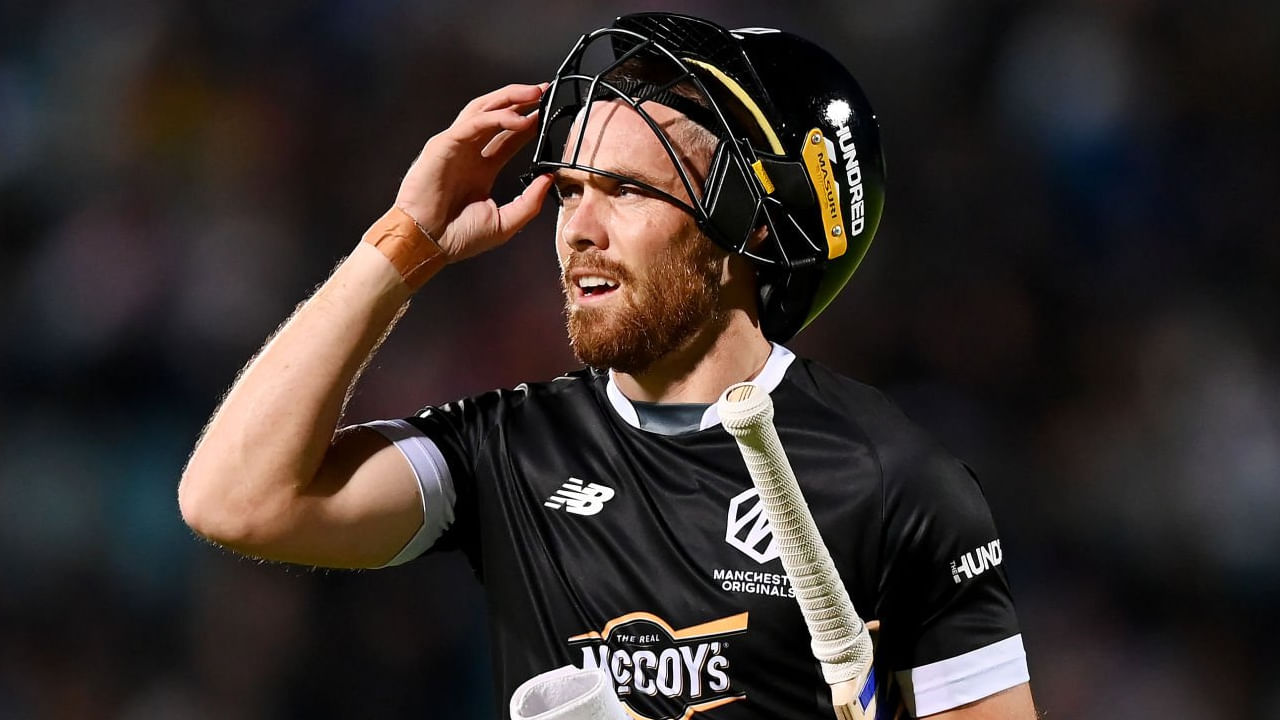 ಇದೀಗ ಜೇಮ್ಸ್​ ವಿನ್ಸ್ ಅವರನ್ನು ಹಿಂದಿಕ್ಕಿ ಫಿಲ್ ಸಾಲ್ಟ್ ಅಗ್ರಸ್ಥಾನಕ್ಕೇರಿದ್ದಾರೆ. ದಿ ಹಂಡ್ರೆಡ್ ಲೀಗ್​ನಲ್ಲಿ ಈವರೆಗೆ 36 ಇನಿಂಗ್ಸ್ ಆಡಿರುವ ಸಾಲ್ಟ್ 7 ಅರ್ಧಶತಕಗಳೊಂದಿಗೆ ಒಟ್ಟು 995 ರನ್​ಗಳಿಸಿದ್ದಾರೆ. ಈ ಮೂಲಕ ದಿ ಹಂಡ್ರೆಡ್ ಲೀಗ್​ನಲ್ಲಿ ಅತ್ಯಧಿಕ ರನ್ ಗಳಿಸಿದ ಬ್ಯಾಟರ್ ಎಂಬ ದಾಖಲೆಯನ್ನು ತಮ್ಮದಾಗಿಸಿಕೊಂಡಿದ್ದಾರೆ.