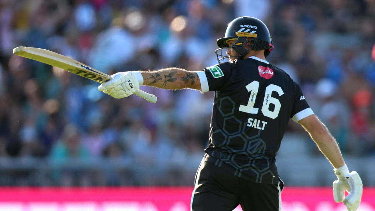 ಆರಂಭಿಕನಾಗಿ ಕಣಕ್ಕಿಳಿದ ಫಿಲ್ ಸಾಲ್ಟ್ ಕೇವಲ 32 ಎಸೆತಗಳಲ್ಲಿ 3 ಸಿಕ್ಸ್ ಹಾಗೂ 1 ಫೋರ್​ನೊಂದಿಗೆ 41 ರನ್ ಬಾರಿಸಿದರು. 41 ರನ್​ಗಳೊಂದಿಗೆ ದಿ ಹಂಡ್ರೆಡ್ ಲೀಗ್​ನಲ್ಲಿ ಅತ್ಯಧಿಕ ರನ್ ಕಲೆಹಾಕಿದ ದಾಖಲೆ ಫಿಲ್ ಸಾಲ್ಟ್ ಪಾಲಾಯಿತು. ಇದಕ್ಕೂ ಮುನ್ನ ಈ ಭರ್ಜರಿ ದಾಖಲೆ ಸದರ್ನ್ ಬ್ರೇವ್ ತಂಡದ ನಾಯಕ ಜೇಮ್ಸ್ ವಿನ್ಸ್ ಹೆಸರಿನಲ್ಲಿತ್ತು.