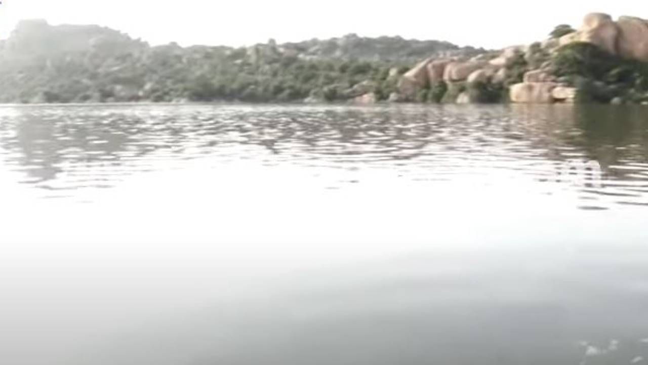 ಕೊಪ್ಪಳ ಜಿಲ್ಲೆಯ ಐತಿಹಾಸಿಕ ಸಾಣಾಪುರ ಕೆರೆಗೆ ಬಿದ್ದಿದೆ ಬೋಂಗಾ, ಕೆರೆ ಒಡೆದರೆ ಊರು ಮುಳುಗಡೆ ನಿಶ್ಚಿತ